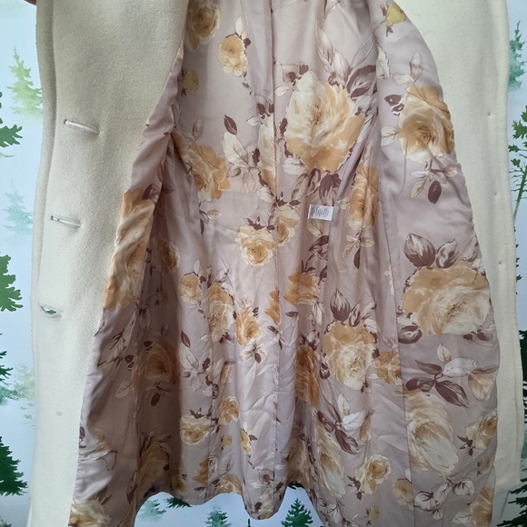 Elegant Banana Republic Cream Women's Coat - Picture 3 of 14